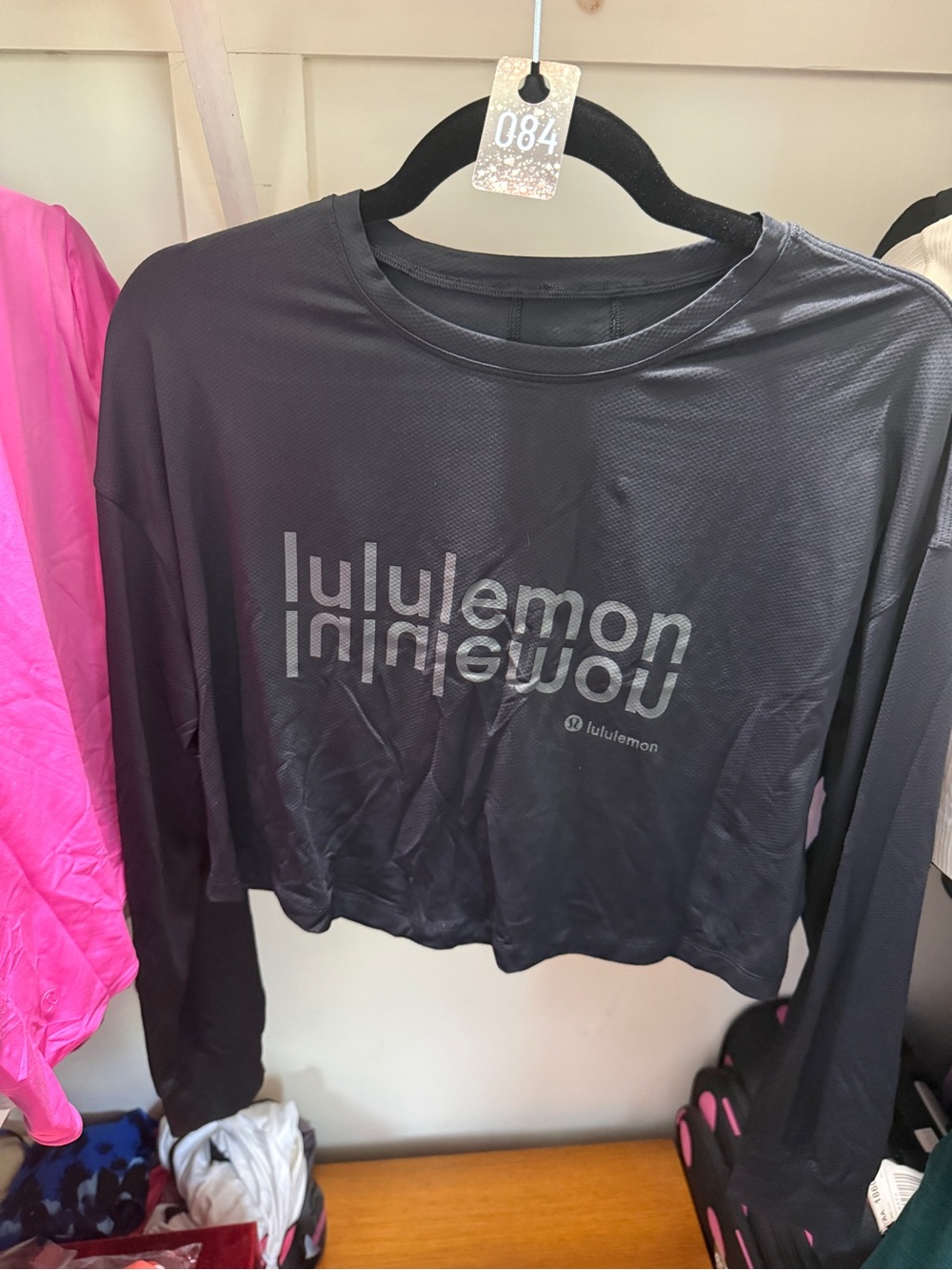 084 lululemon athletica abrasion resistant spell out Black Long-Sleeve